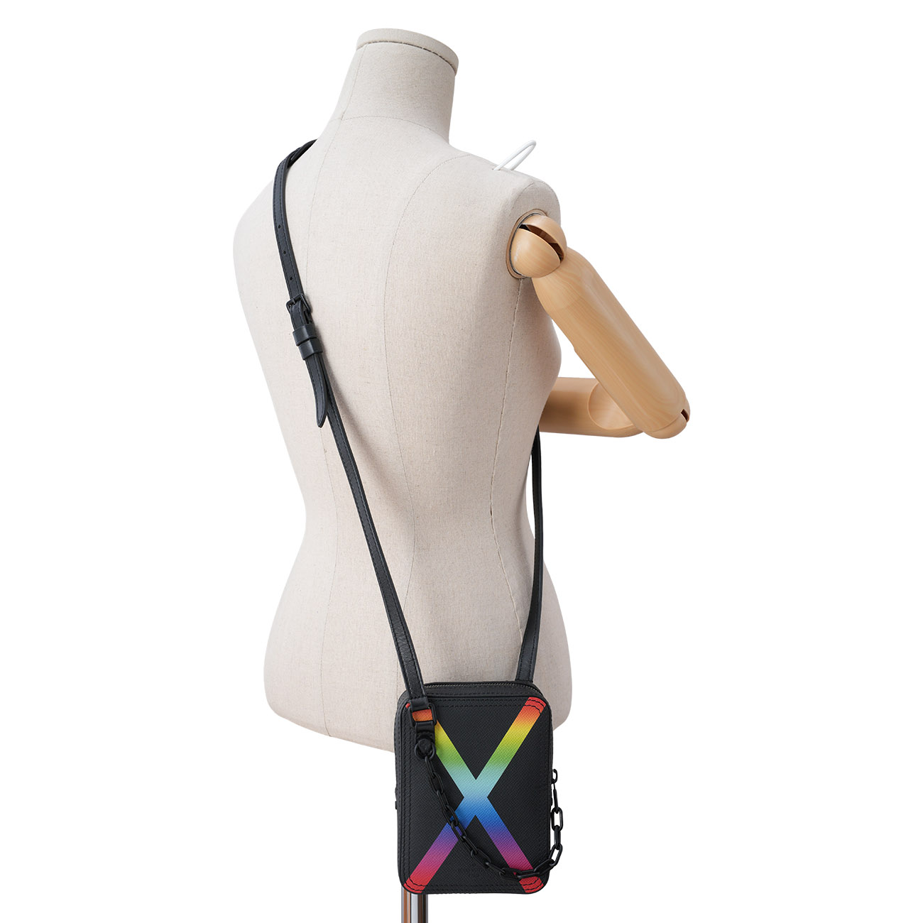 LOUIS VUITTON(USED)루이비통 타이가 레더 레인보우 다뉴브 크로스백